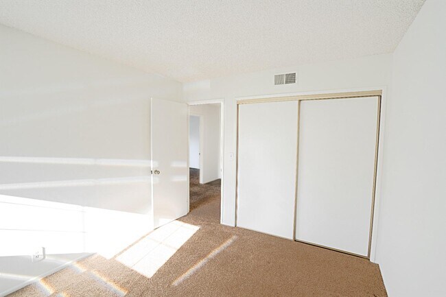 Building Photo - 878 Capitan St