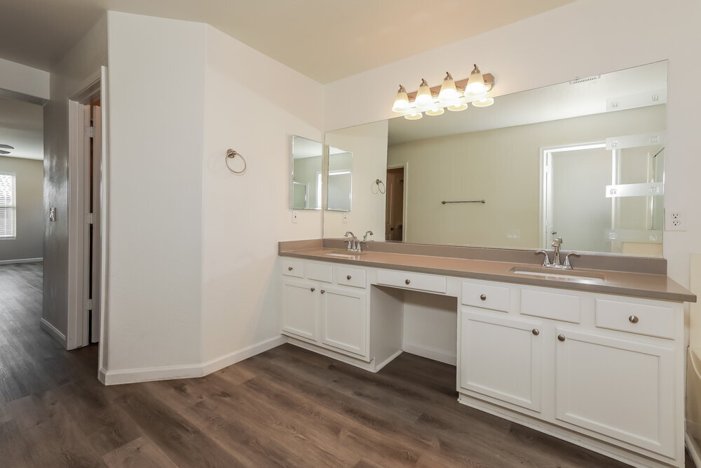 Building Photo - 4515 E Oxford Ln