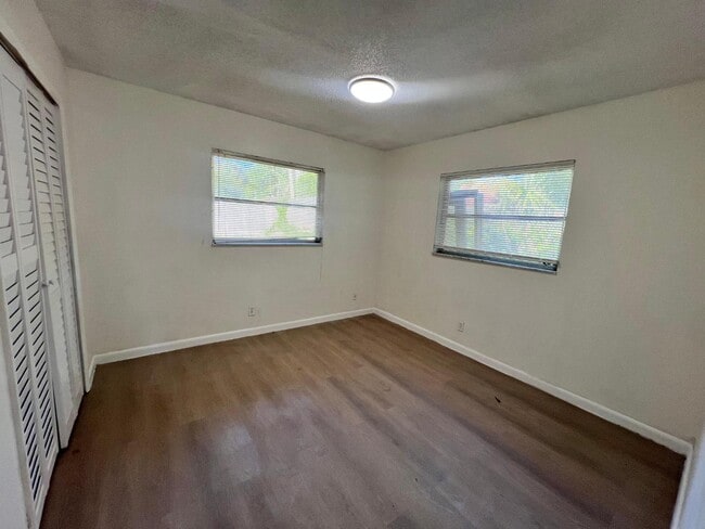 Building Photo - Grove Road