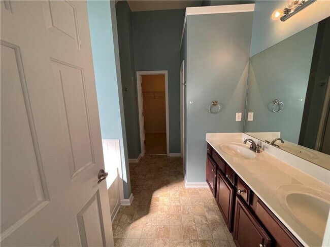 Building Photo - 1265 Wondering Way