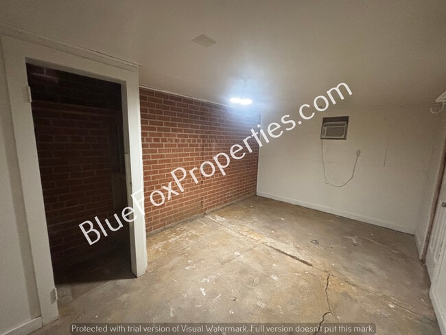 Building Photo - 4825 E 23rd St