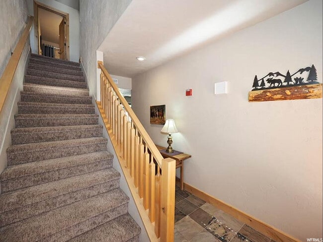 Building Photo - 6010 N Fox Pointe Cir