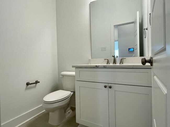 Building Photo - Must see in Dawson Bluff and move in ready!