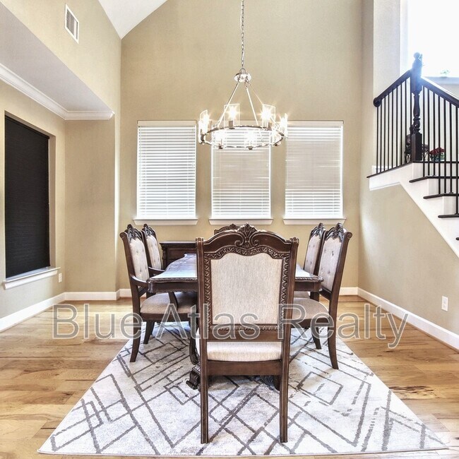 Building Photo - 4983 Stornoway Dr