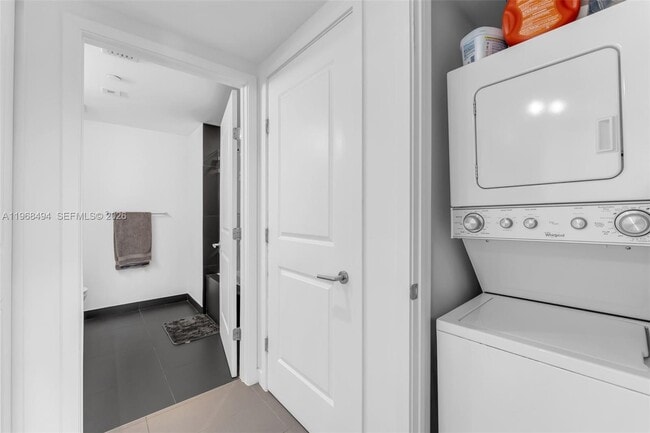 Building Photo - 1600 NE 1st Ave