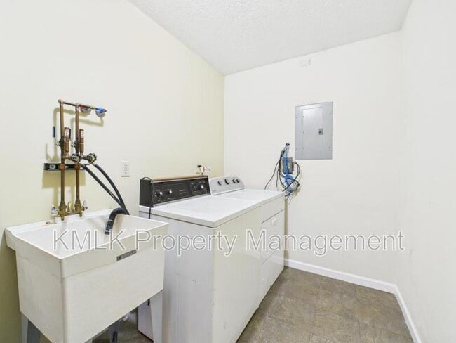 Building Photo - 288 Cross St