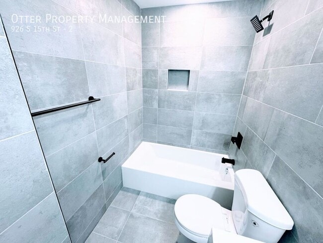 Building Photo - 926 S 15th St