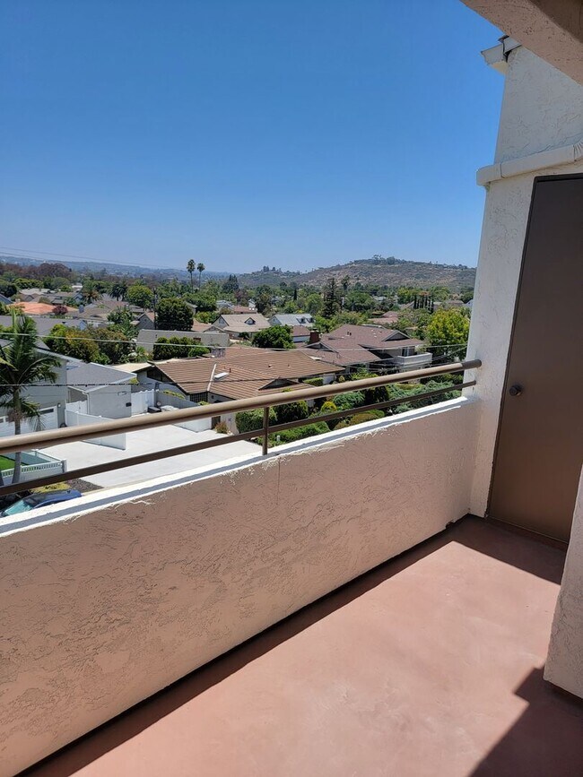 Building Photo - 2 BR / 2 BA Condo with Spectacular Views Near Patrick Henry High School