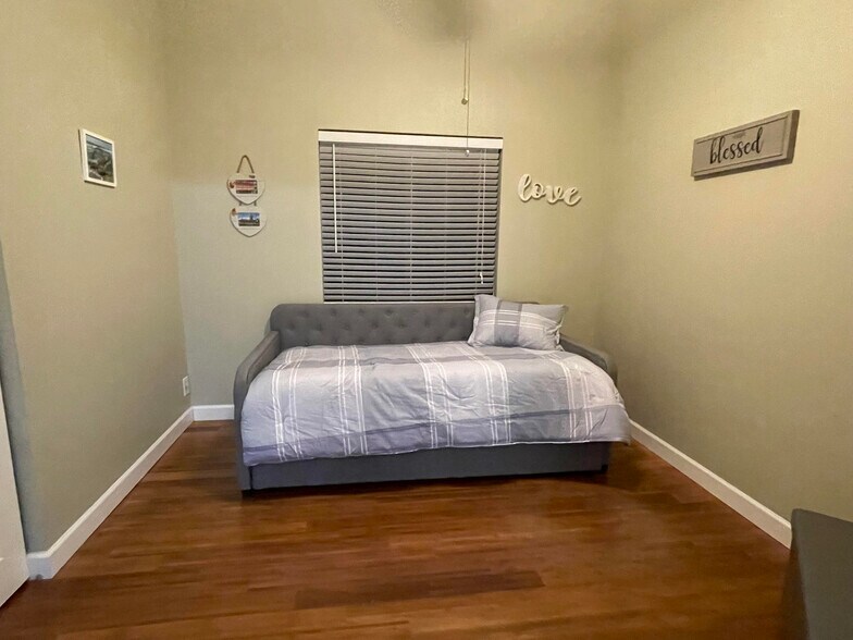 third bedroom - 7942 Lexington Club Blvd