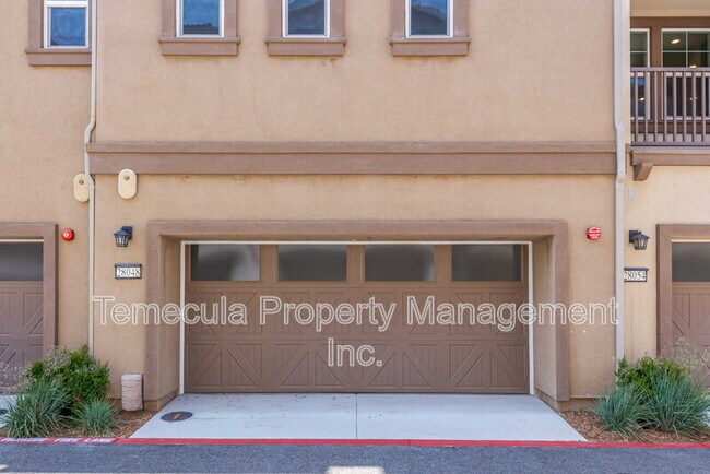 Building Photo - 28048 Oakdale Dr