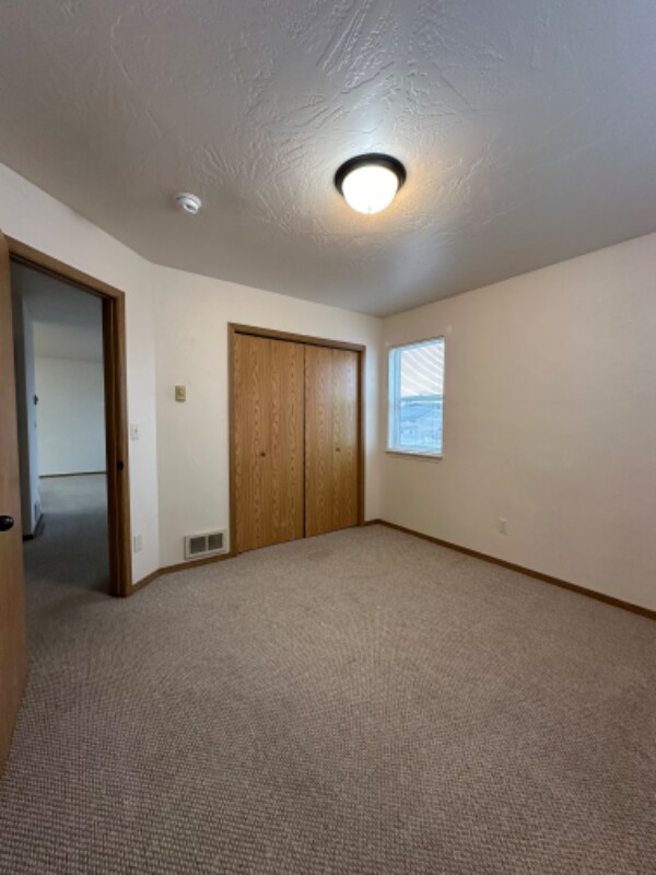 Building Photo - 37 Appleway Dr