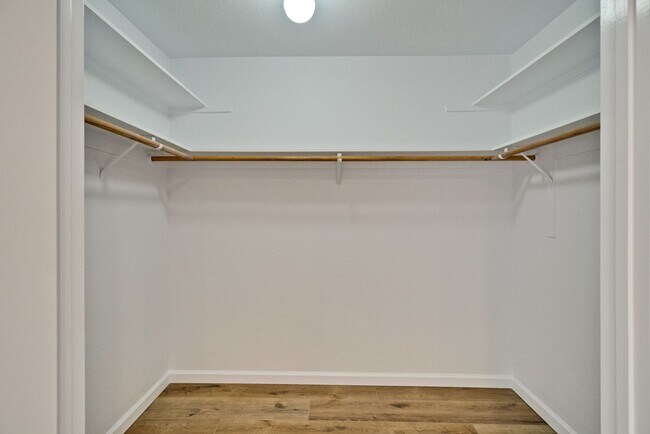 Building Photo - Recently upgraded Condo in a highly desirable location in Sunnyvale.