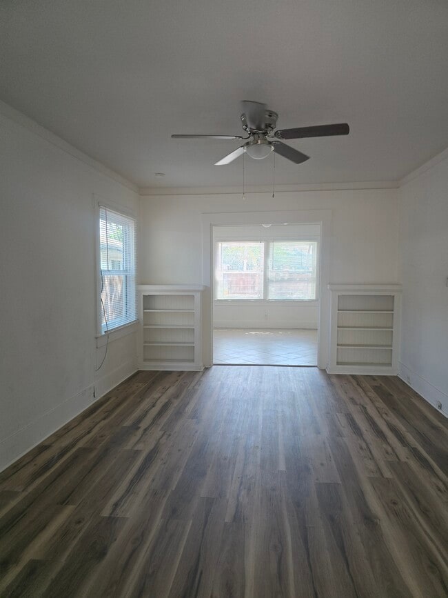 Building Photo - 2516 E Clay Ave
