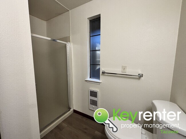 Building Photo - Comfortable Upstairs 2 Bedroom 2 Bath Rental in Private Community Near Fircrest!