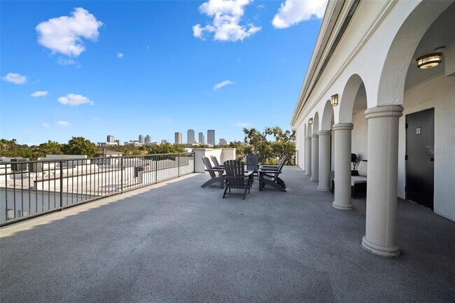 Building Photo - 435 S Oregon Ave