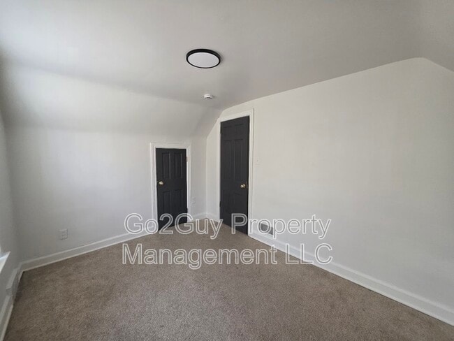 Building Photo - 5316 Buckingham