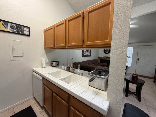 Building Photo - 136 N Troy Ave