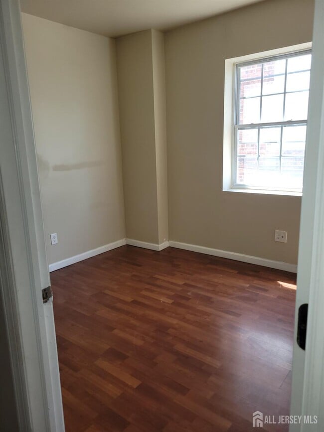 Building Photo - 816 Amboy Ave