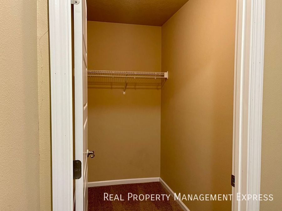 Building Photo - Amazing 3 Bedroom 2.5 Bath townhome in Harrisburg