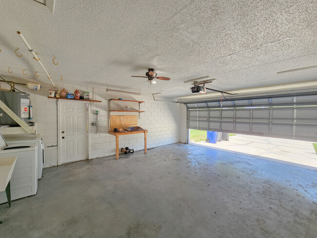 Building Photo - 608 Tangerine Ave