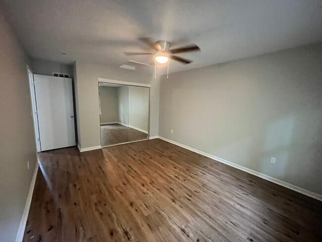 Building Photo - 3-Bedroom Townhome