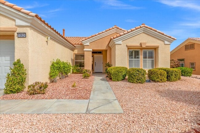 Building Photo - Serene Retreat Furnished 2 Bedroom Sun City Summerlin Home