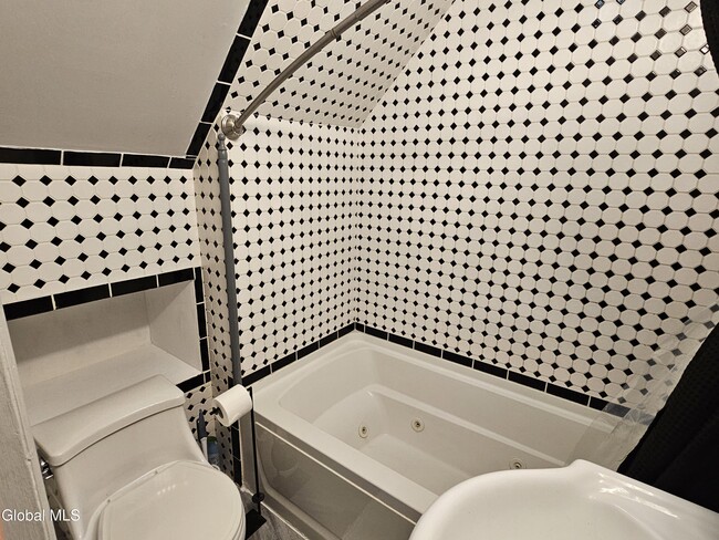 Building Photo - 51 Sacandaga Rd