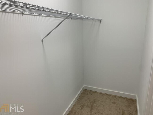 Building Photo - 6234 Collins St NE