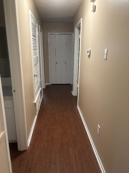 Building Photo - 513 Carlyle Dr