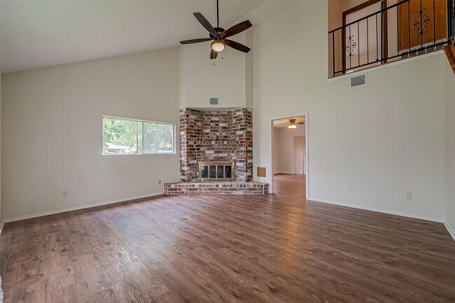 Building Photo - 227 Glencairn Ct