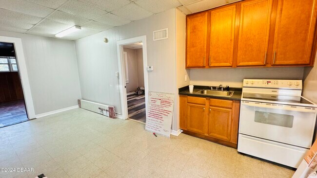 Building Photo - 212 Glenview Blvd