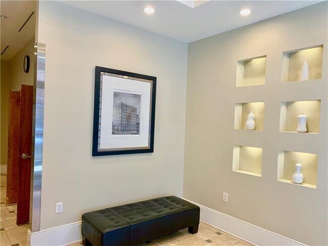 Building Photo - 90 Fairlie St NW