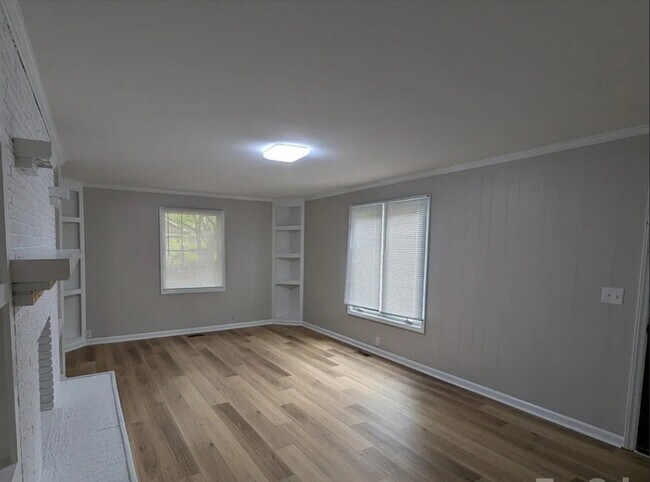 Building Photo - 1203 W Crowell St