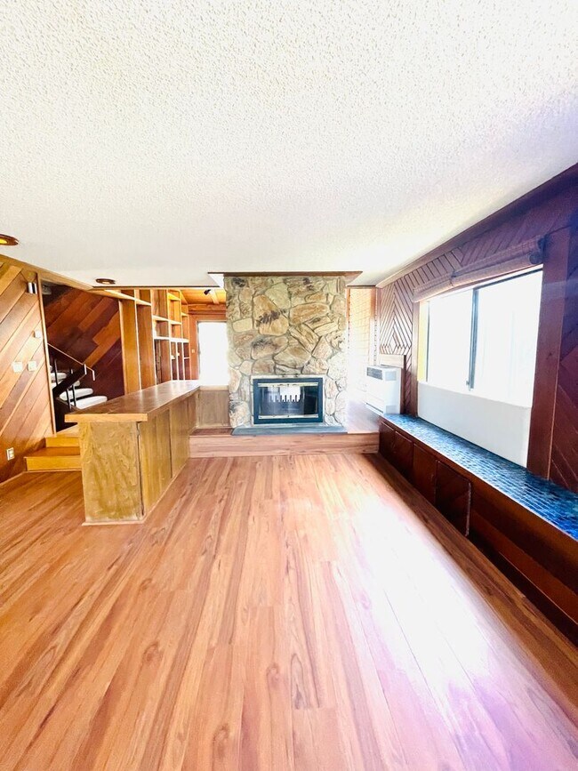 Building Photo - Coastal Living just step away from the BEACH~ Spacious - 3 story home with large living/dining ar...