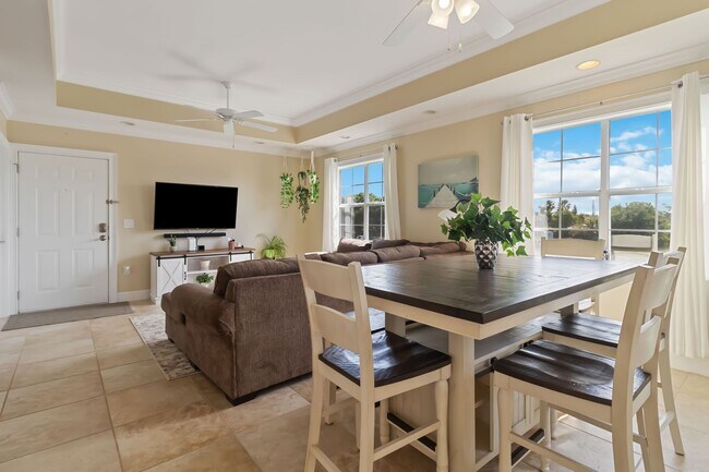 Building Photo - Beautiful furnished 2/2 condo with stunning water view available May 2026 for a short-term stay