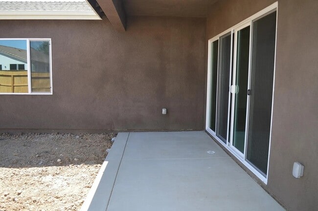Building Photo - 2430 Bastidas Dr