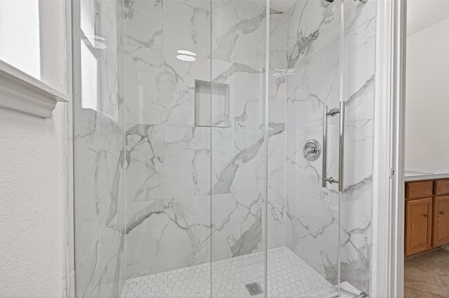 Building Photo - 11002 Bradford Way Dr