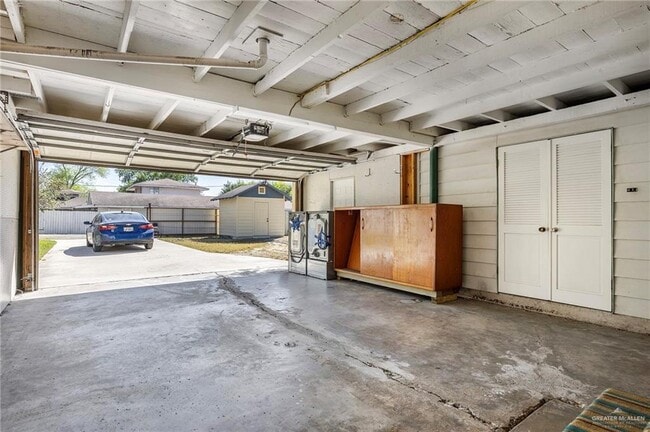 Building Photo - 25 W Kelly Ave