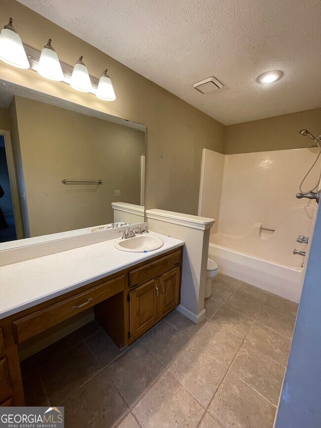 Building Photo - 5745 Hendrix Rd