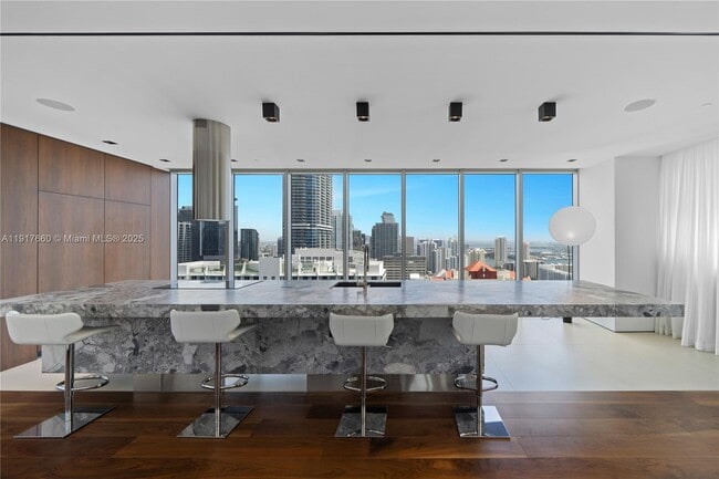 Building Photo - 1300 Brickell Bay Dr