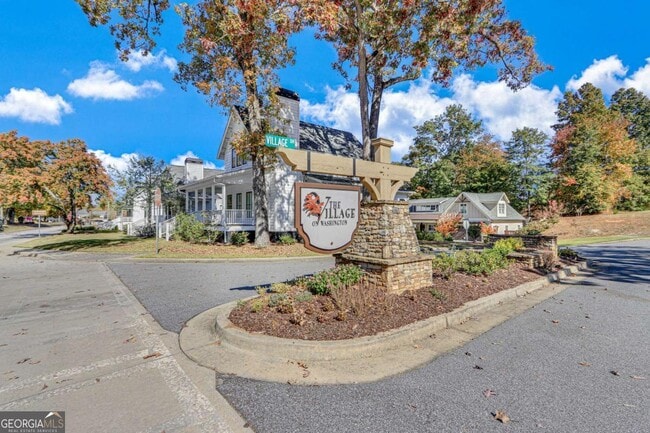 Building Photo - 131 Village Dr