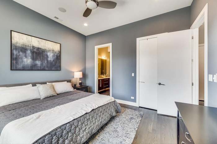 Building Photo - 1021 N Hermitage Ave