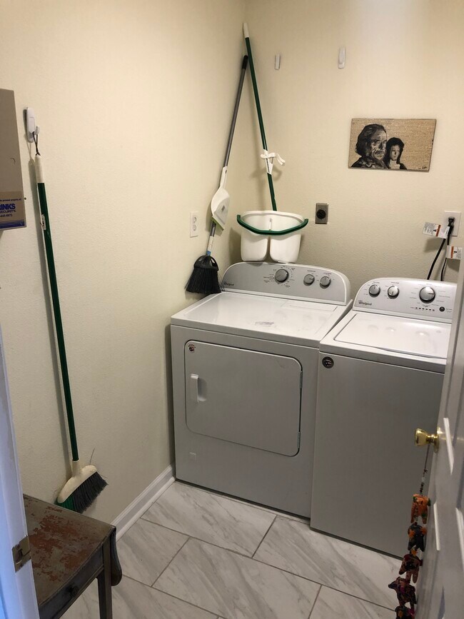 washer/dryer - 1773 Rousselin Dr