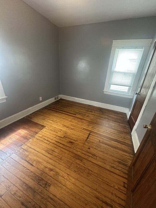 Building Photo - 9611 Larnder Ave