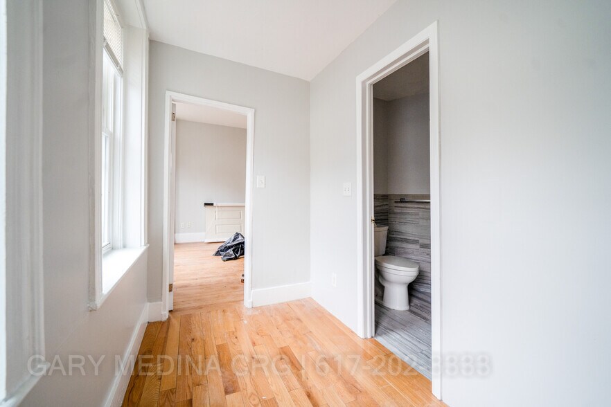 Building Photo - 38 Fayston St