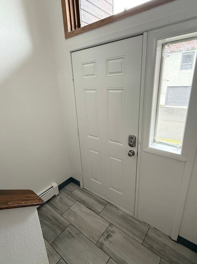 Building Photo - West Anchorage| END UNIT | 3BR 2.5BA | Gar...