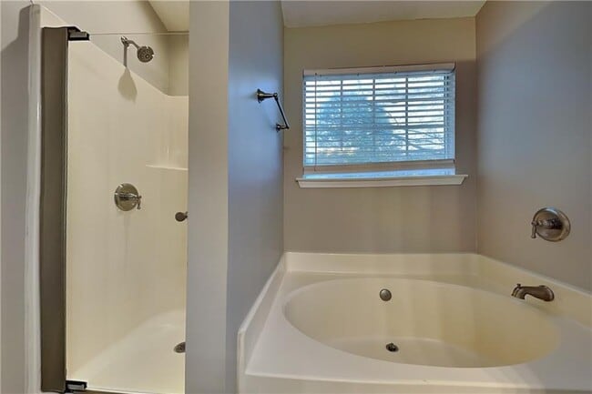 Building Photo - 2075 Beckenham Pl