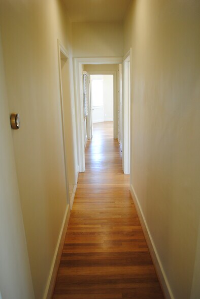 Building Photo - 1172 E Orange Grove Blvd