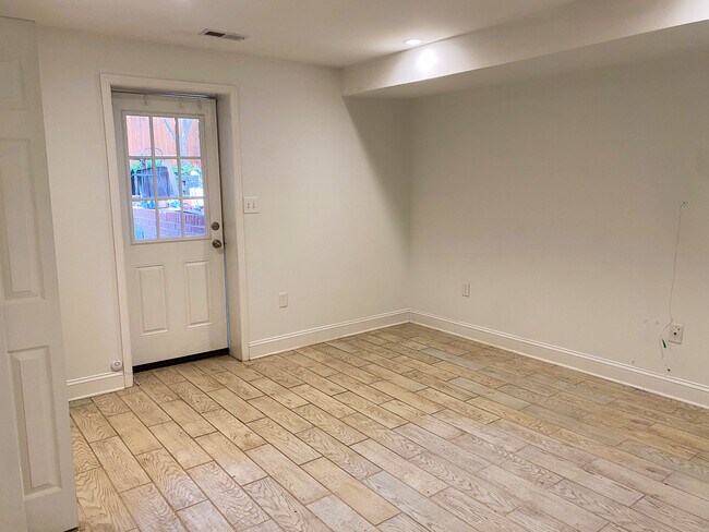 Building Photo - 510 6th St NE