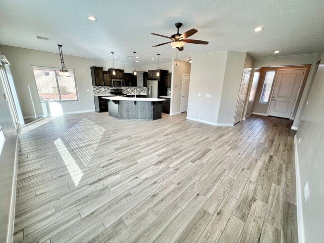 Building Photo - Red Mountain Jewel!  WITH SOLAR PANELS!!